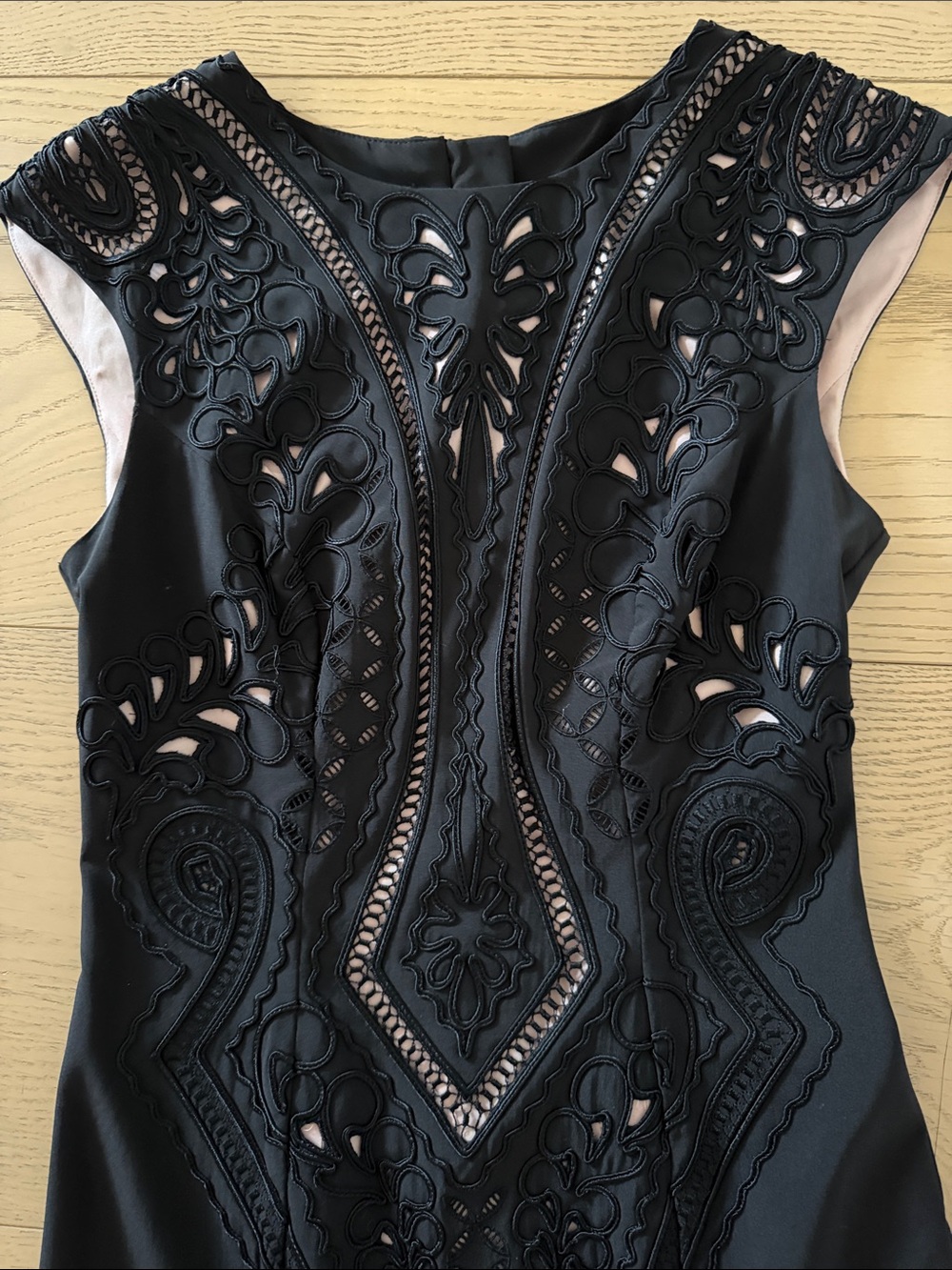 Karen Millen Embroidered and Cutwork Dress - Picture 3 of 6